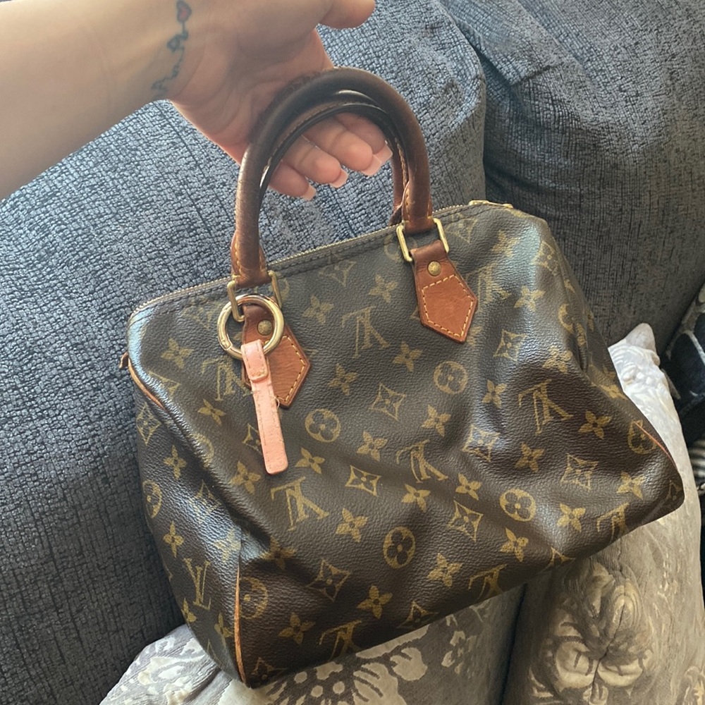 Louis Vuitton speedy 25 pre owned authentic FOR SALE
